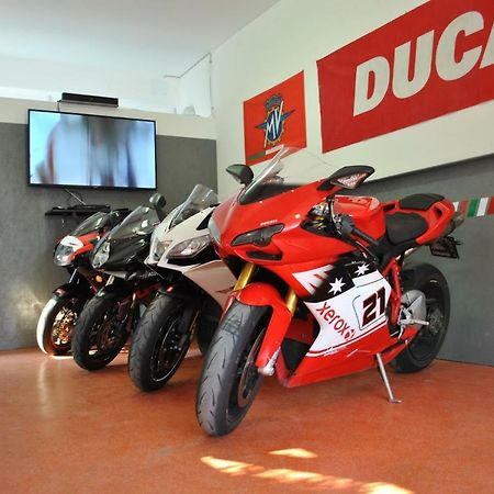 Italian Piston House Sport Moto Rent Bed & Breakfast Millesimo Dış mekan fotoğraf