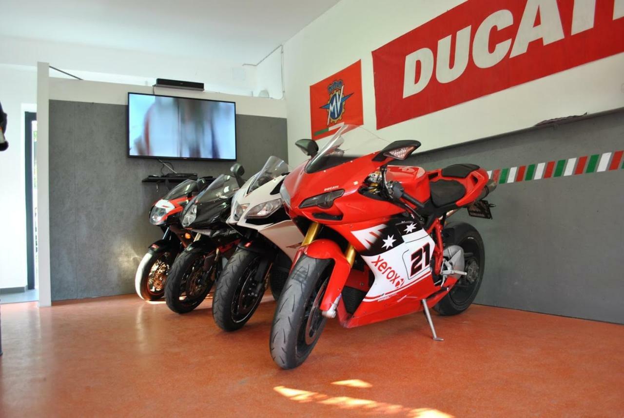 Italian Piston House Sport Moto Rent Bed & Breakfast Millesimo Dış mekan fotoğraf